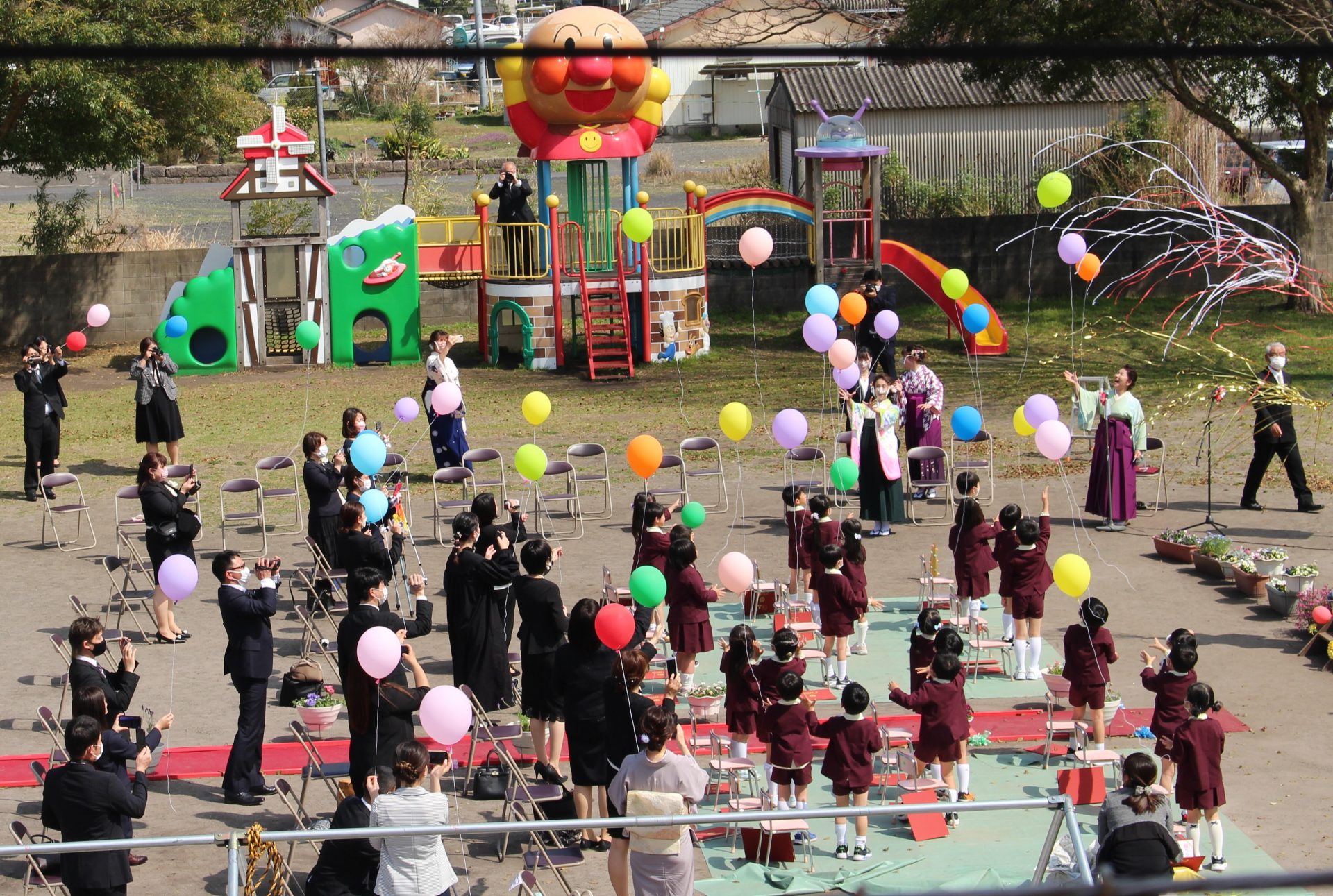 子どもたちの夢を乗せて 卒園式にて バルーンリリース 第一鹿屋幼稚園