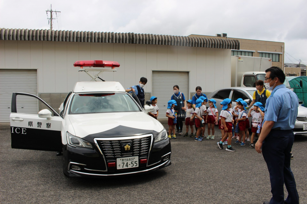 七夕飾りを警察署へ 第一鹿屋幼稚園